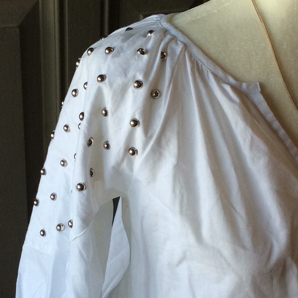 LOVE SAM Stylish White Top NWT - Picture 3 of 8